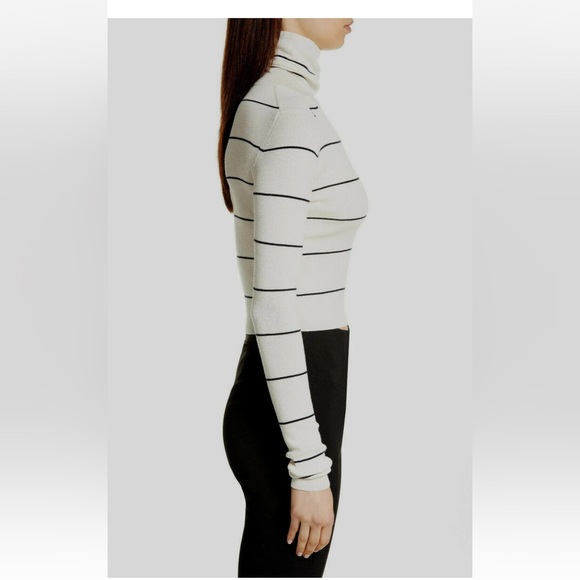 Theory Cropped Merino Wool Turtleneck - Picture 3 of 6